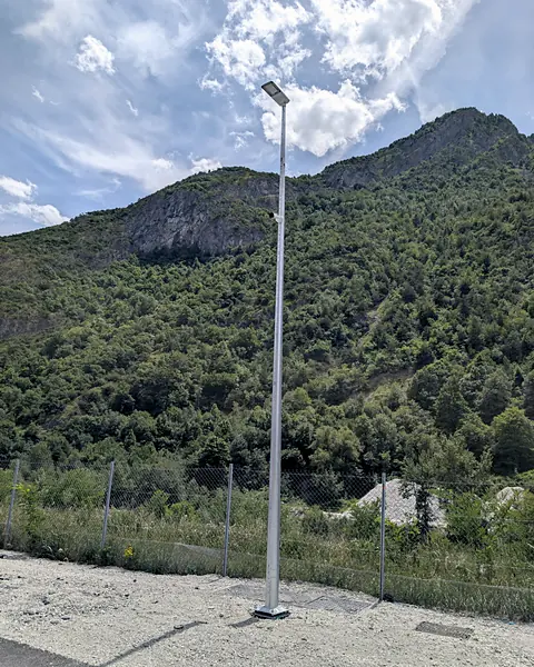 Chantier iTelco : caméra intégrée à un mât d’éclairage