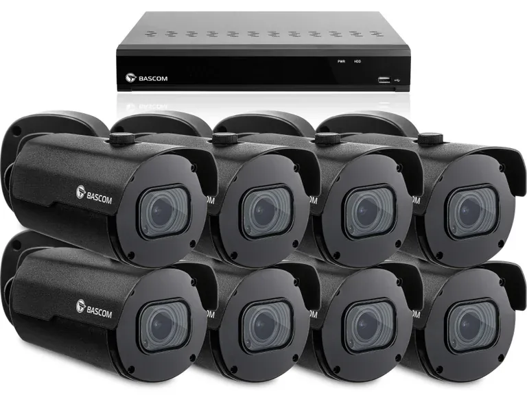 Kit de vidéosurveillance composé d'un enregistreur réseau et de huit caméras tubes extérieures